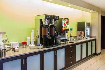 هتل Quality Inn & Suites