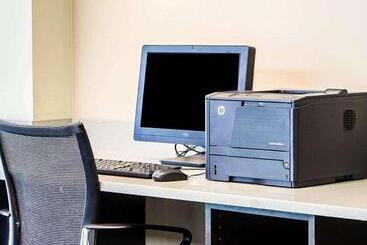 هتل Quality Inn & Suites