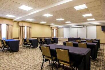 هتل Quality Inn & Suites