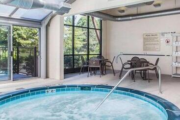 هتل Quality Inn & Suites