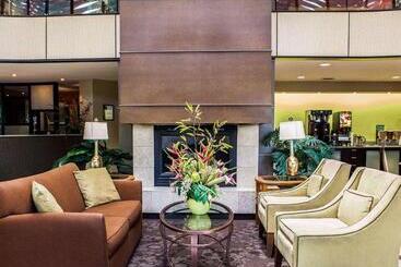 هتل Quality Inn & Suites