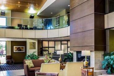 هتل Quality Inn & Suites
