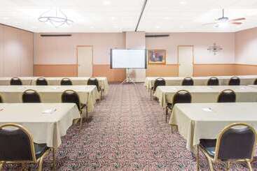 Ramada By Wyndham Elko Hotel At Stockmen S Casino