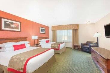 Ramada By Wyndham Elko Hotel At Stockmen S Casino