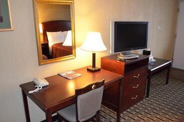 هتل Quality Inn Detroit Downtown