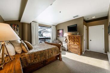 هتل Silver King By All Seasons Resort Lodging