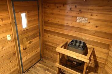 هتل Silver King By All Seasons Resort Lodging