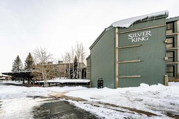 هتل Silver King By All Seasons Resort Lodging