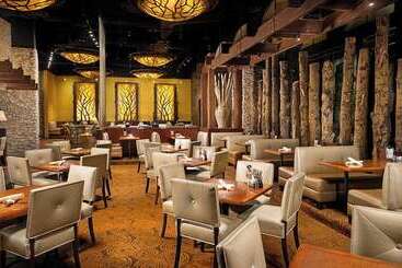 هتل Silverton Casino Lodge   Newly Renovated