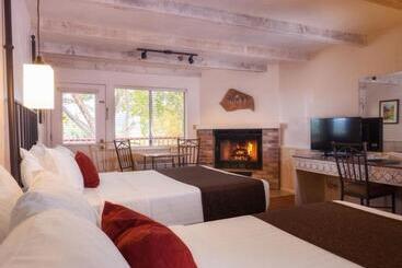 هتل Sky Ranch Lodge
