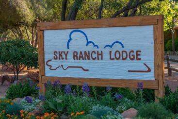 هتل Sky Ranch Lodge