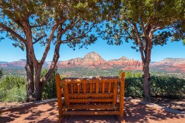 هتل Sky Ranch Lodge