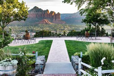 هتل Sky Ranch Lodge