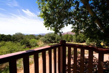 هتل Sky Ranch Lodge