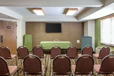 בית מלון כפרי Sleep Inn Airport