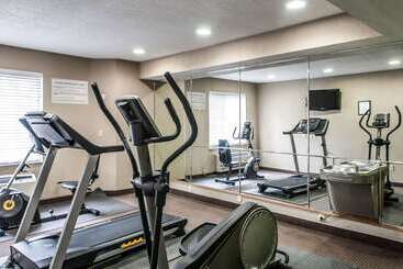 בית מלון כפרי Sleep Inn Airport
