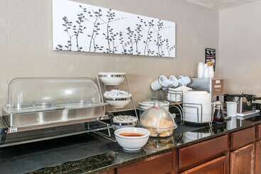 בית מלון כפרי Sleep Inn Airport