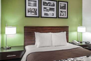 בית מלון כפרי Sleep Inn Airport