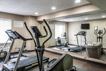 בית מלון כפרי Sleep Inn Airport