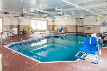 בית מלון כפרי Sleep Inn Airport