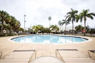هتل Sleep Inn Miami Airport