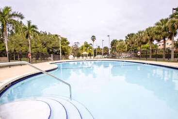 هتل Sleep Inn Miami Airport