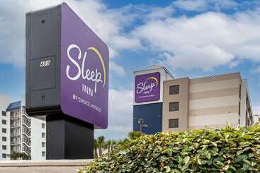 هتل Sleep Inn On The Beach