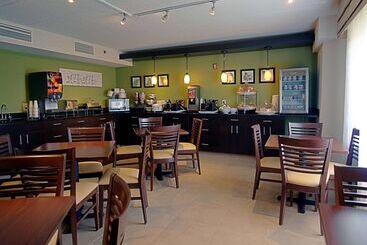 هتل Wingate By Wyndham Salisbury