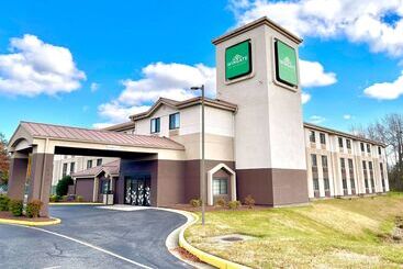هتل Wingate By Wyndham Salisbury