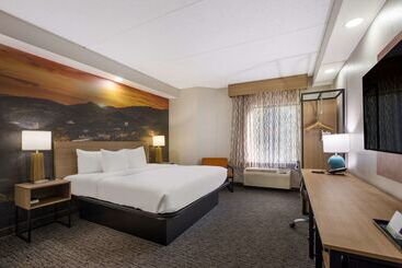 هتل Clarion Pointe Sevierville Pigeon Forge