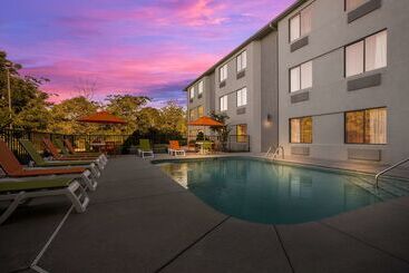 هتل Clarion Pointe Sevierville Pigeon Forge