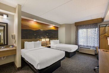 هتل Clarion Pointe Sevierville Pigeon Forge