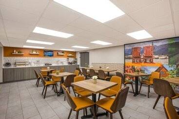 هتل Clarion Pointe Sevierville Pigeon Forge