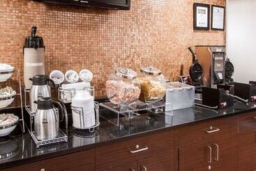 هتل Sleep Inn & Suites Buffalo Airport