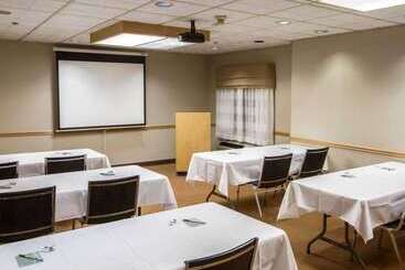 هتل Sleep Inn & Suites Buffalo Airport