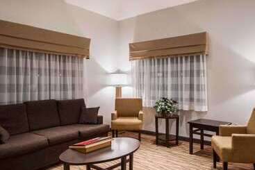 هتل Sleep Inn & Suites Buffalo Airport
