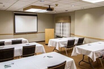 هتل Sleep Inn & Suites Buffalo Airport