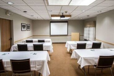 هتل Sleep Inn & Suites Buffalo Airport