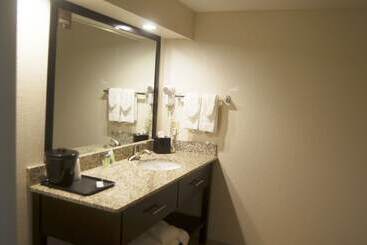 هتل Sleep Inn & Suites Buffalo Airport