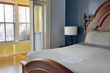 בית מלון כפרי Somerset House Inn