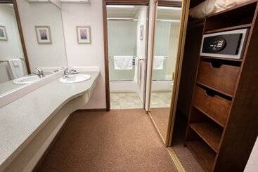 هتل Sophie Station Suites