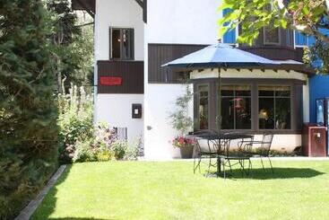 هتل St Moritz Lodge And Condominiums