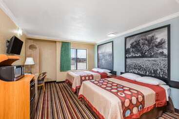 هتل Super 8 By Wyndham Midland