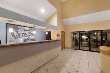 هتل Super 8 By Wyndham Midland