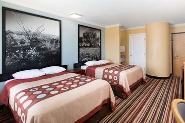 هتل Super 8 By Wyndham Midland