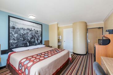 هتل Super 8 By Wyndham Midland