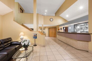 هتل Super 8 By Wyndham Midland