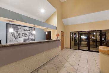 هتل Super 8 By Wyndham Midland