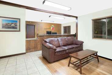 هتل Super 8 By Wyndham St. George Ut