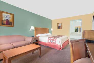 هتل Super 8 By Wyndham St. George Ut